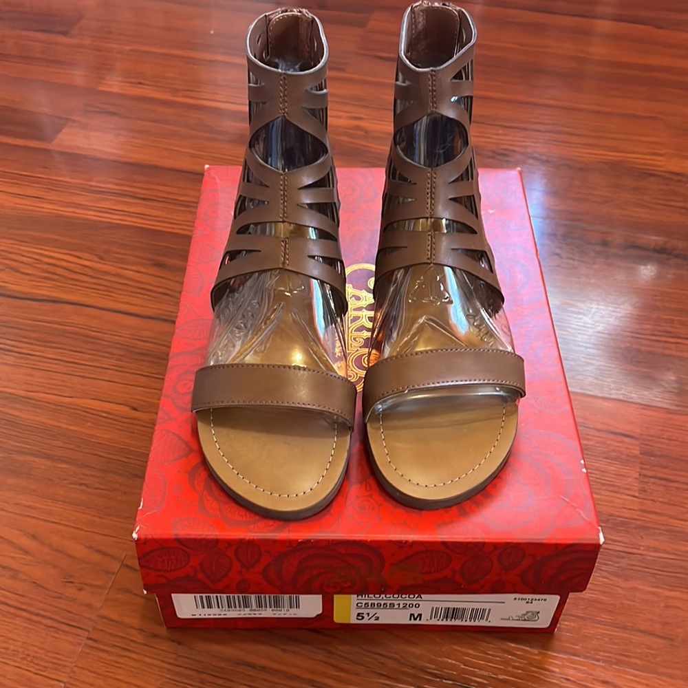 Carlos Santana sandals size 5.5